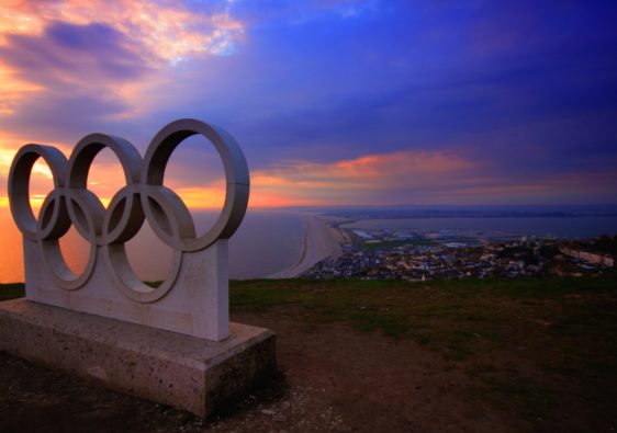 olympic-rings-statue-on-coast