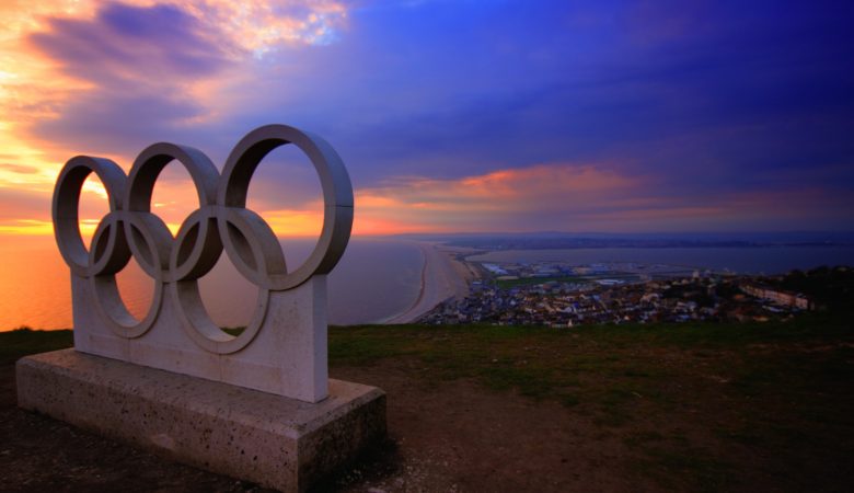 olympic-rings-statue-on-coast